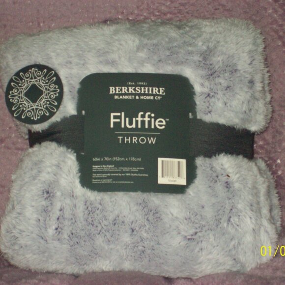 Oversized Fluffie Throw - Picture 1 of 3